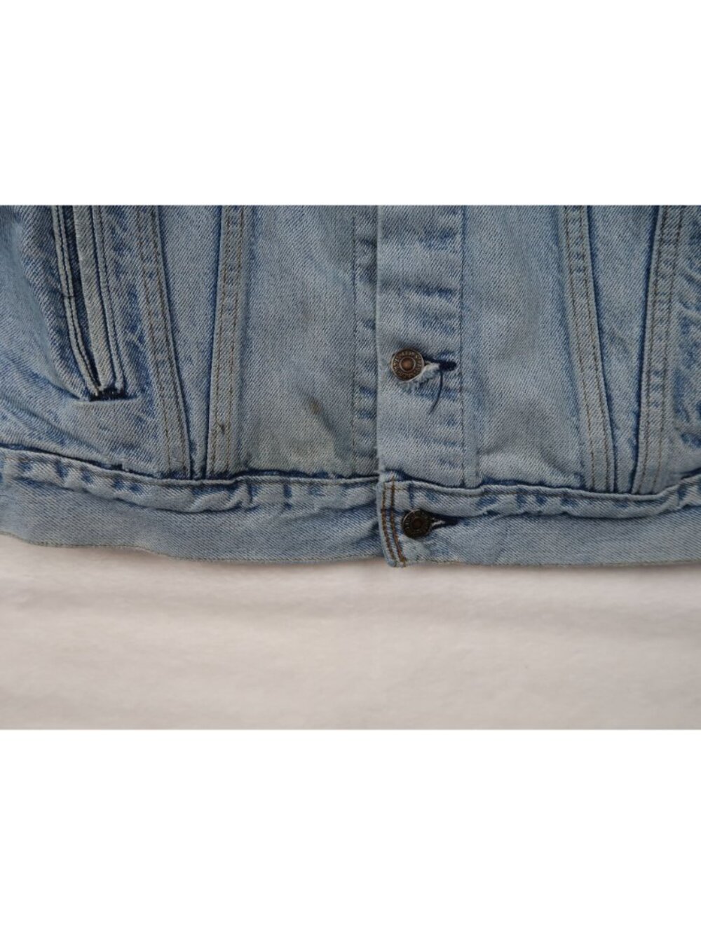 Vintage 1980's M Levis Light Wash Denim Trucker Jacket Blue Button Front - Picture 2 of 9